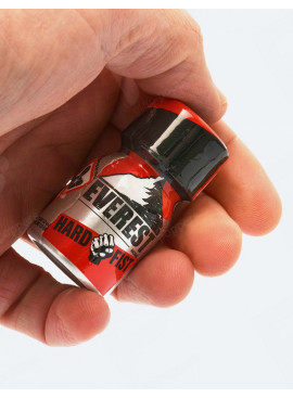 Everest Hard Fist 10 ml im hand